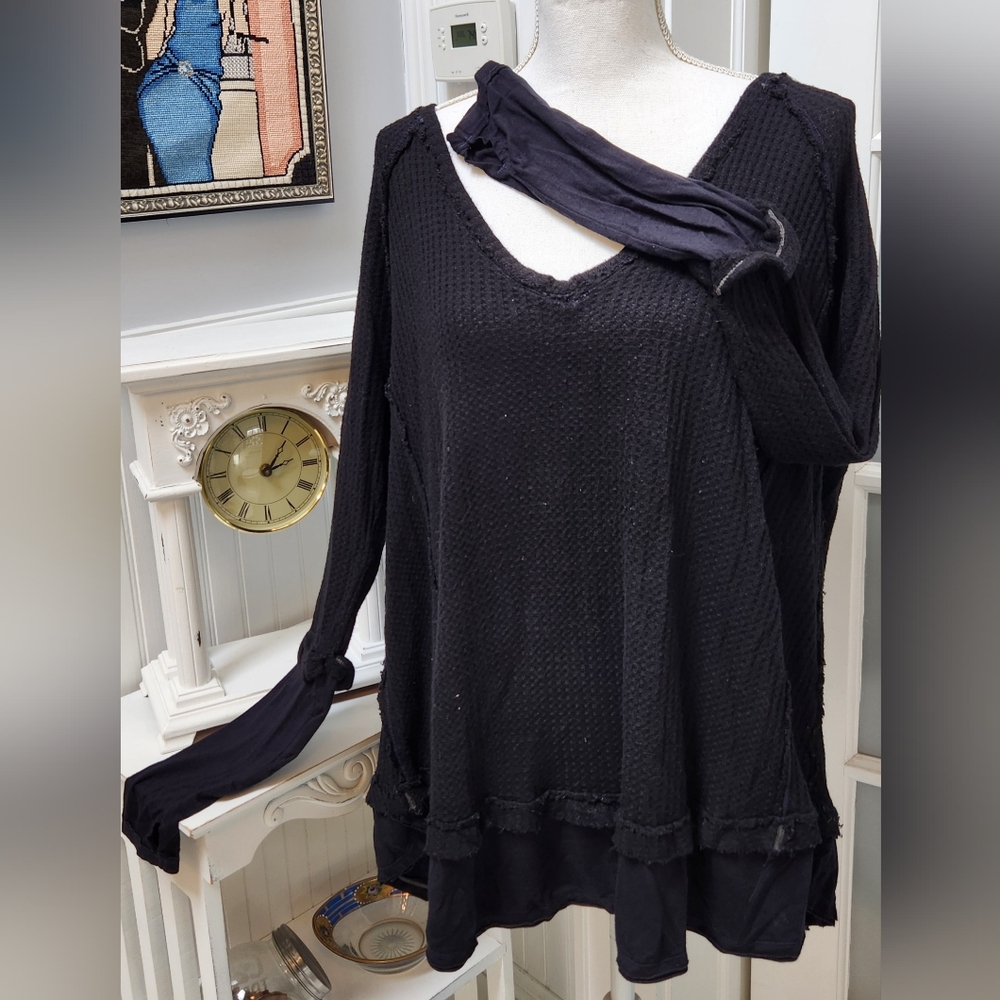 WE THE FREE Oversized Black Waffle Weave LS Top with Thumb Holes